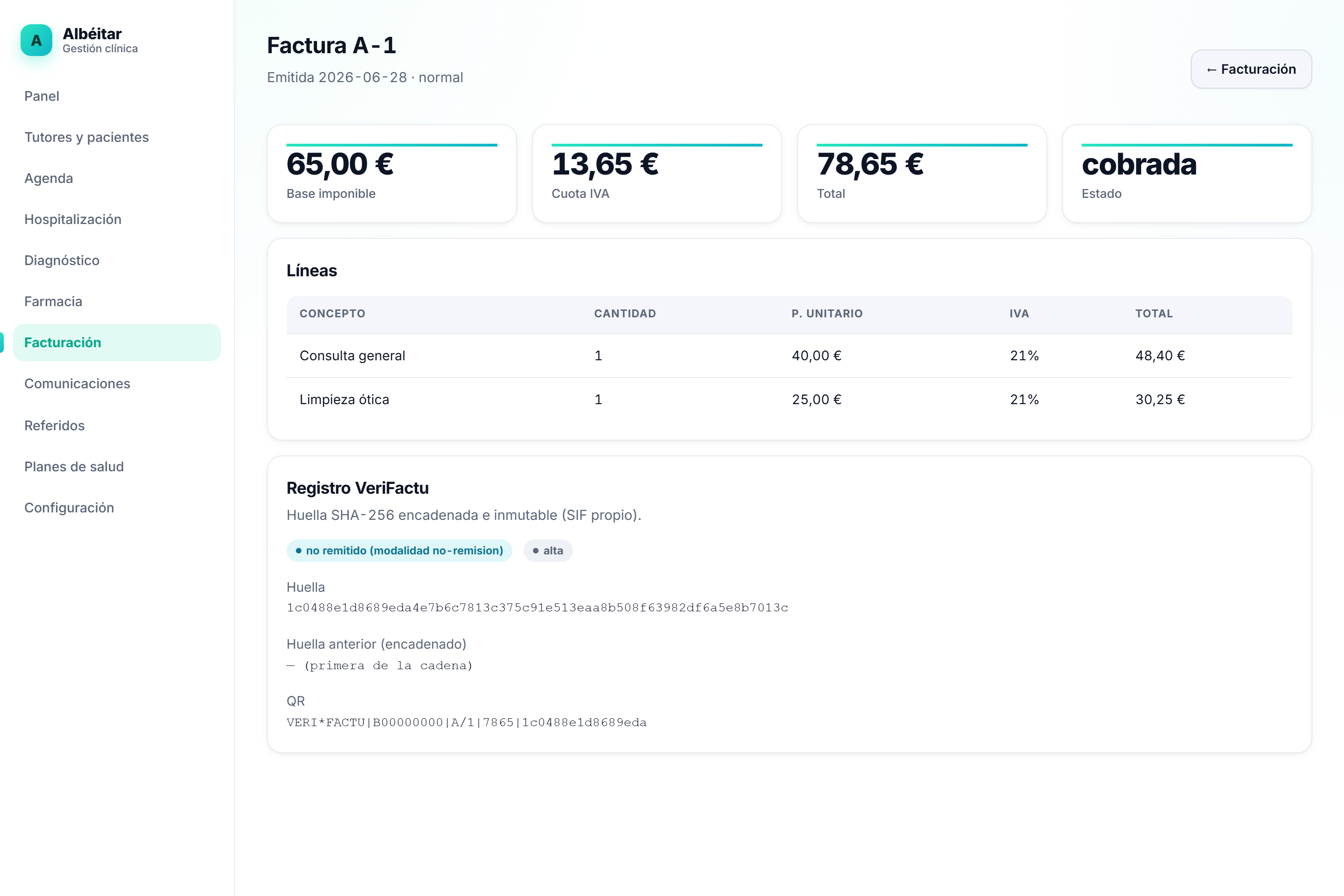 Ficha de factura de Albéitar con su registro VeriFactu: huella SHA-256 encadenada, inmutable y código QR.