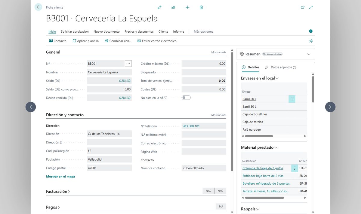 Ficha de cliente en Business Central con los envases que tiene en el local, la fianza depositada y el material prestado en los paneles laterales