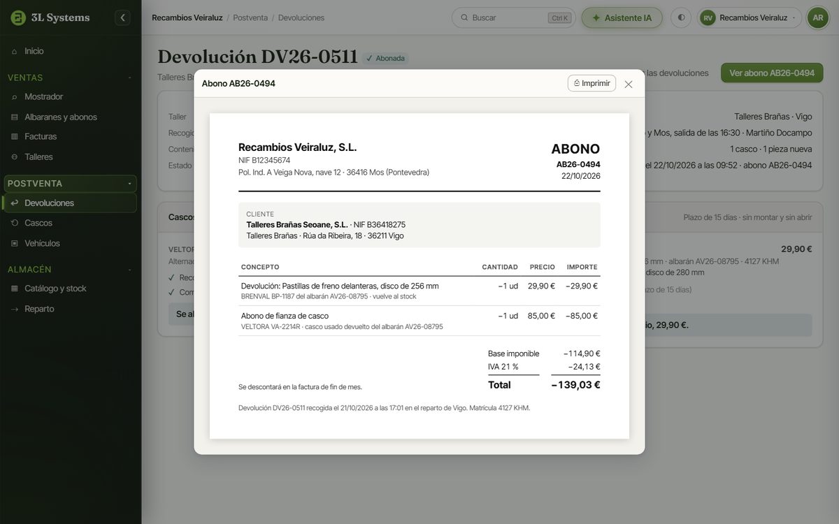 Albarán de abono de la demo con la devolución de las pastillas a su precio neto y el abono de la fianza del casco en líneas separadas, con el IVA del 21 %